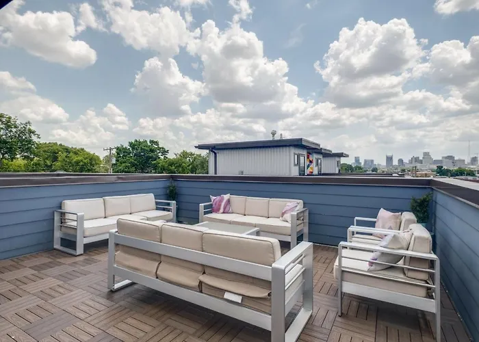 Modern Townhome, W/ Downtown Views, Rooftop Deck Only 6Min To Broadway