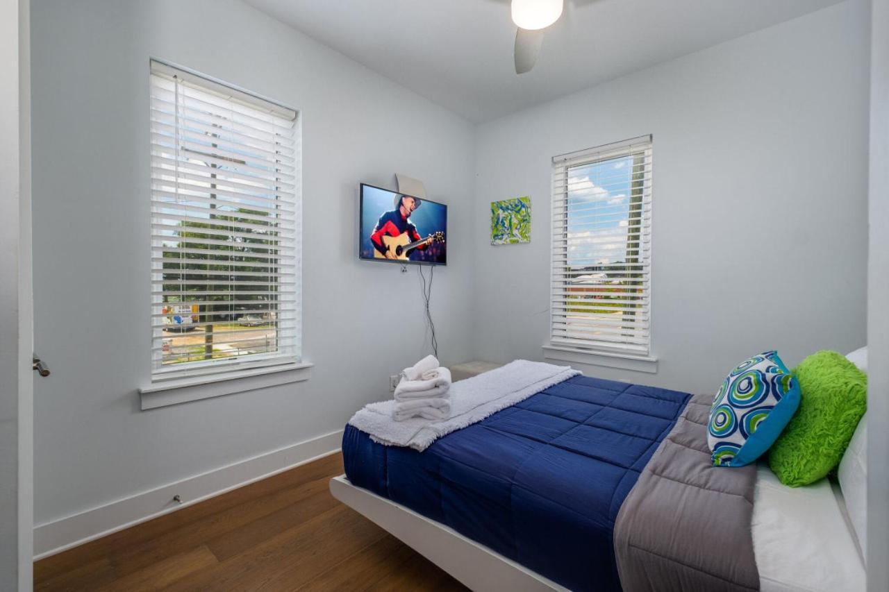 Modern Townhome, W/ Downtown Views, Rooftop Deck Only 6min To Broadway Holiday home *