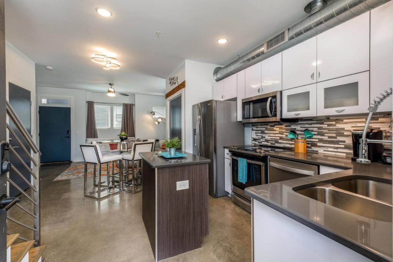 Modern Townhome, W/ Downtown Views, Rooftop Deck Only 6min To Broadway Holiday home *