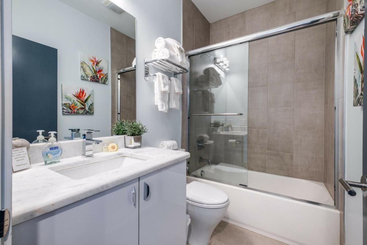 Modern Townhome, W/ Downtown Views, Rooftop Deck Only 6min To Broadway