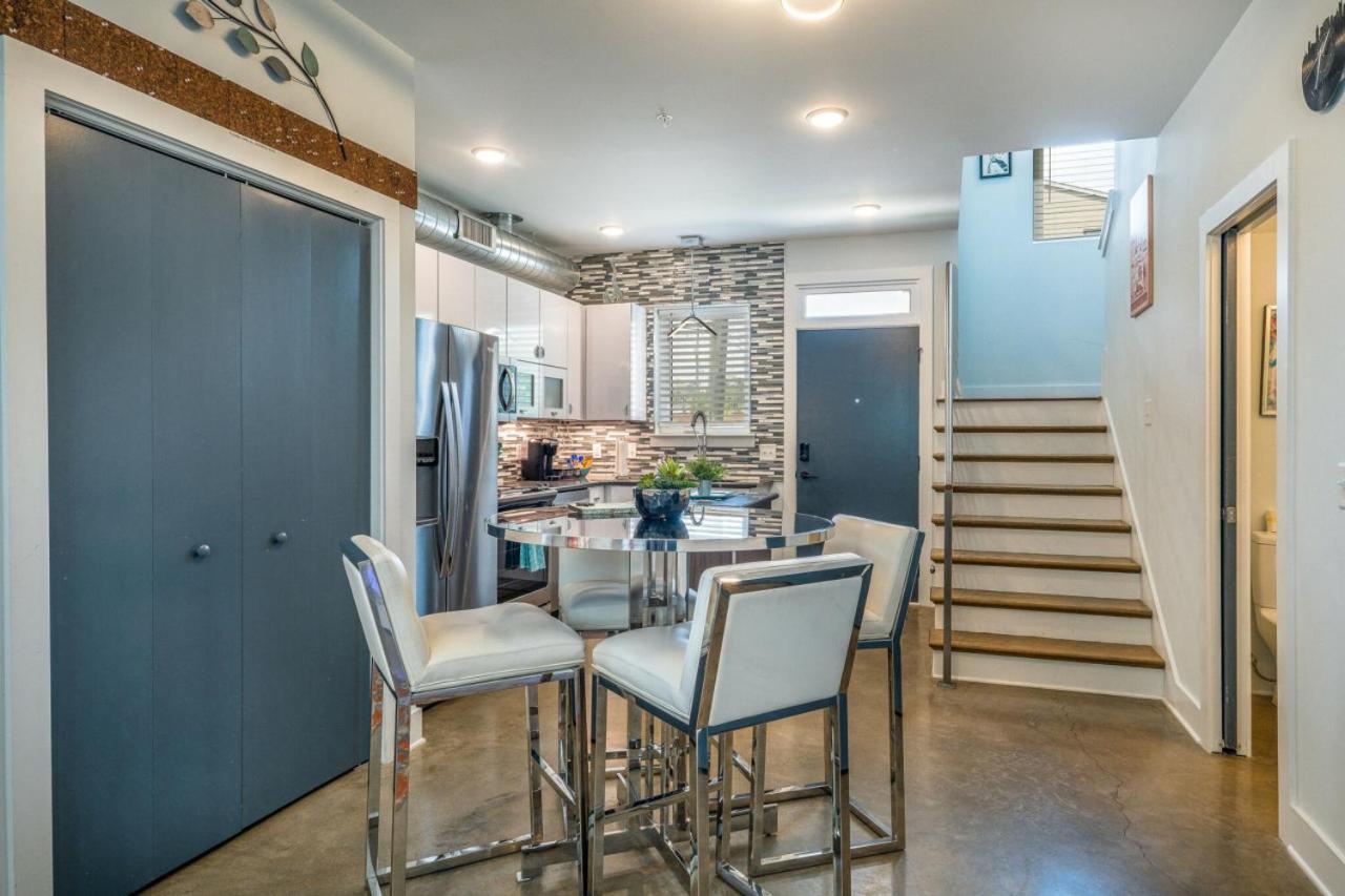 Holiday home Modern Townhome, W/ Downtown Views, Rooftop Deck Only 6min To Broadway Nashville