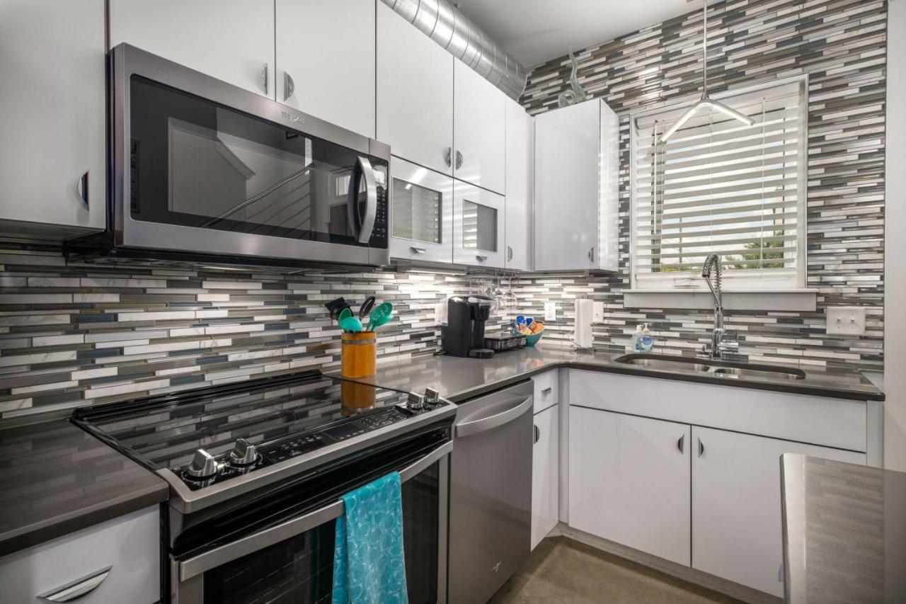 Holiday home Modern Townhome, W/ Downtown Views, Rooftop Deck Only 6min To Broadway