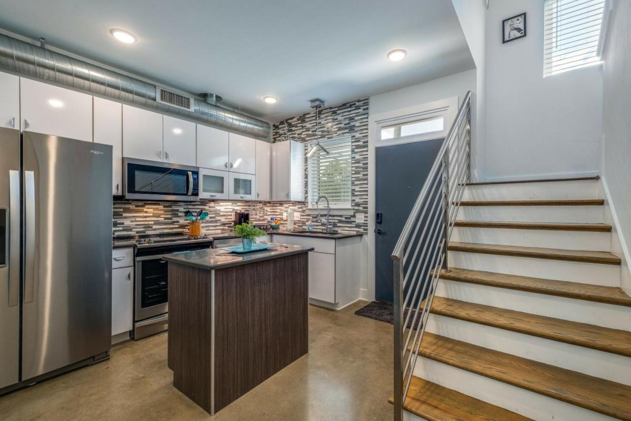 Modern Townhome, W/ Downtown Views, Rooftop Deck Only 6min To Broadway