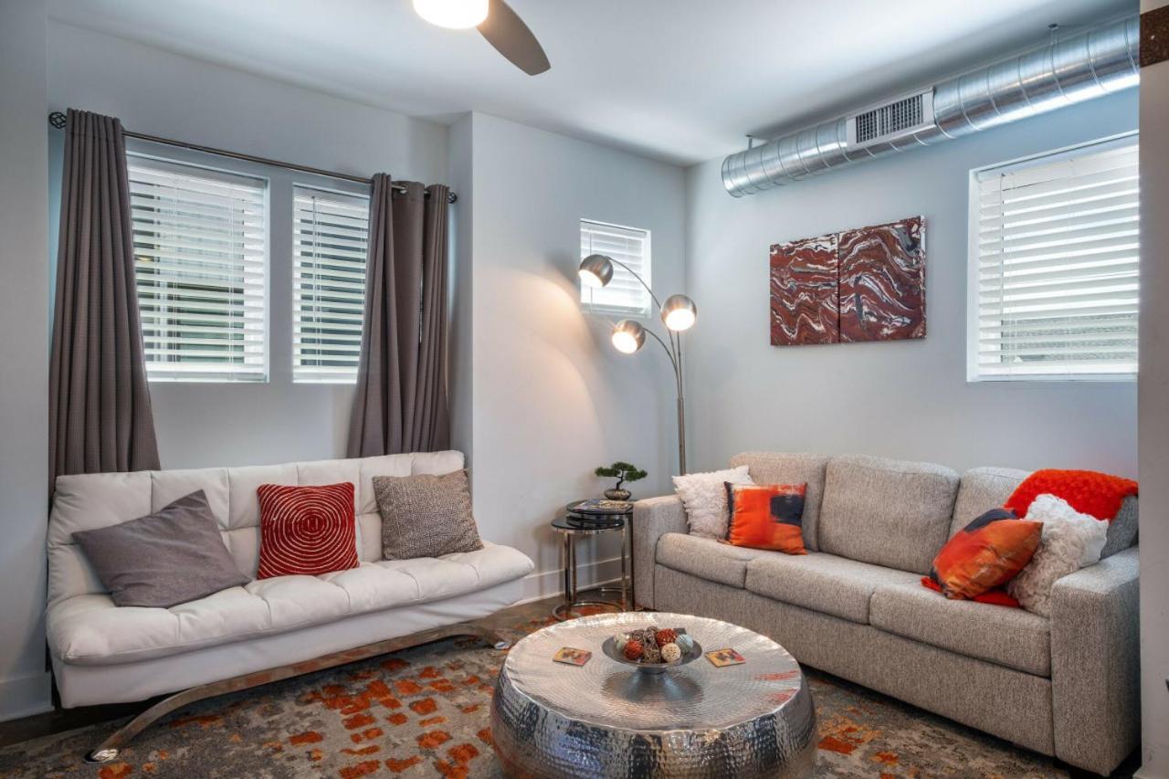 Modern Townhome, W/ Downtown Views, Rooftop Deck Only 6min To Broadway Holiday home Nashville
