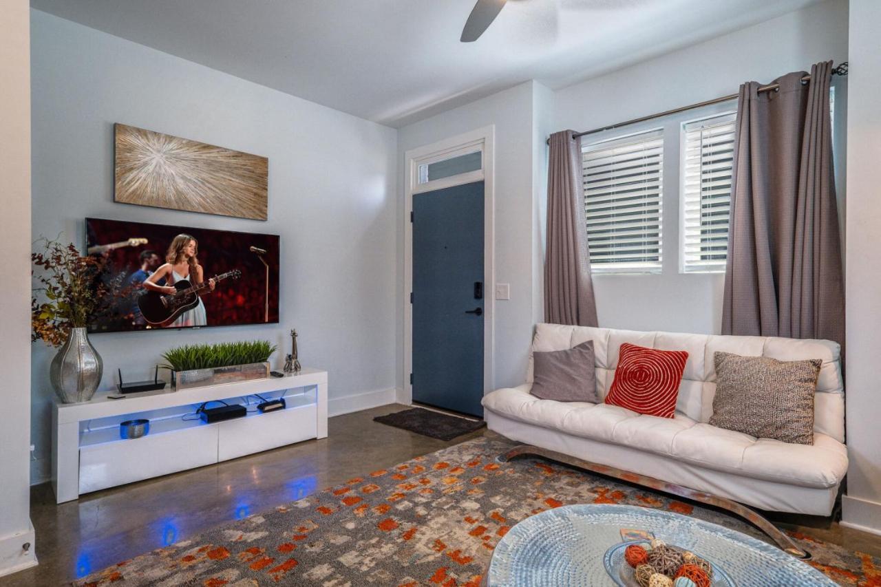 Holiday home Modern Townhome, W/ Downtown Views, Rooftop Deck Only 6min To Broadway Nashville